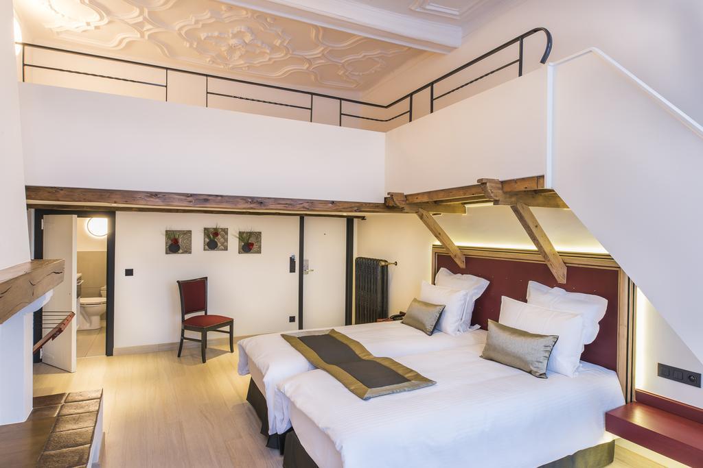 Agora Grand Place Hotel 3*